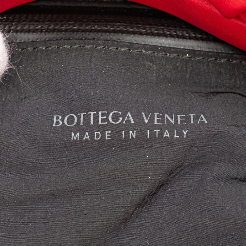 Bottega Veneta The Pouch Body Bag in Red and Black Leather for Women - Picture 10 of 12
